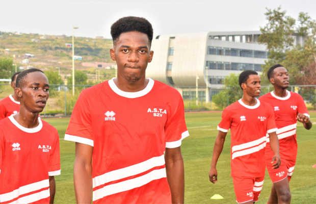 Des joueurs de asta bzv en entraînement