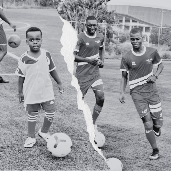 u6 versus U17 joueurs asta bzv noir et blanc