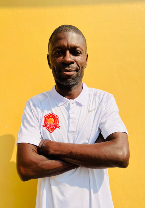 Entraîneur adjoint MANZUANGANI LUYEYE